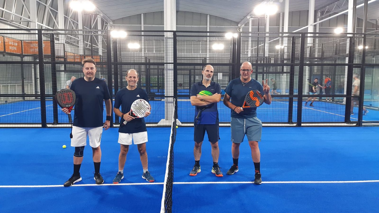 Hoy en la I Liga Pulpadel, se vivió un emocionante partido que enfrentó a las parejas Oscar y Miguel contra Antonio y Lois.